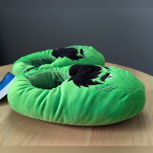 NWT Marvel Avengers Green Hulk Kids Unisex Plush Mooshy Slippers (Sz. Small 7/8) - Picture 4 of 15